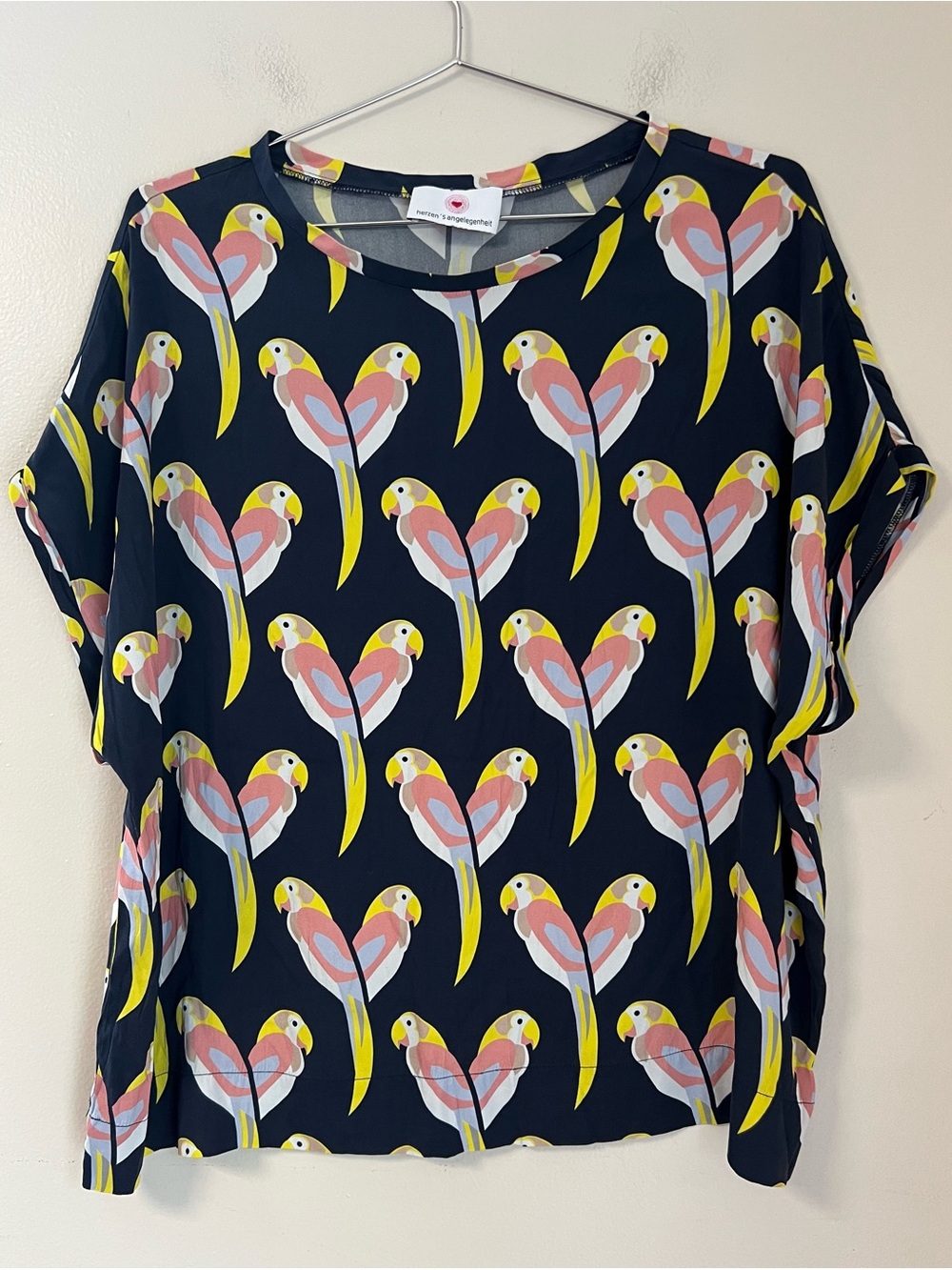 Herzen’s Angelegenheit Silk Blouse Women’s 36/ S Navy Novelty Bird Parrot Print